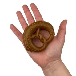 Godbidder Og Gnaveben^Flamingo Chomps Pretzel with Chicken | 1stk.